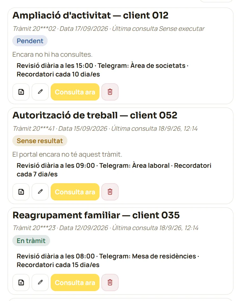 El llistat d'expedients vist des del mòbil, amb l'estat de cadascun